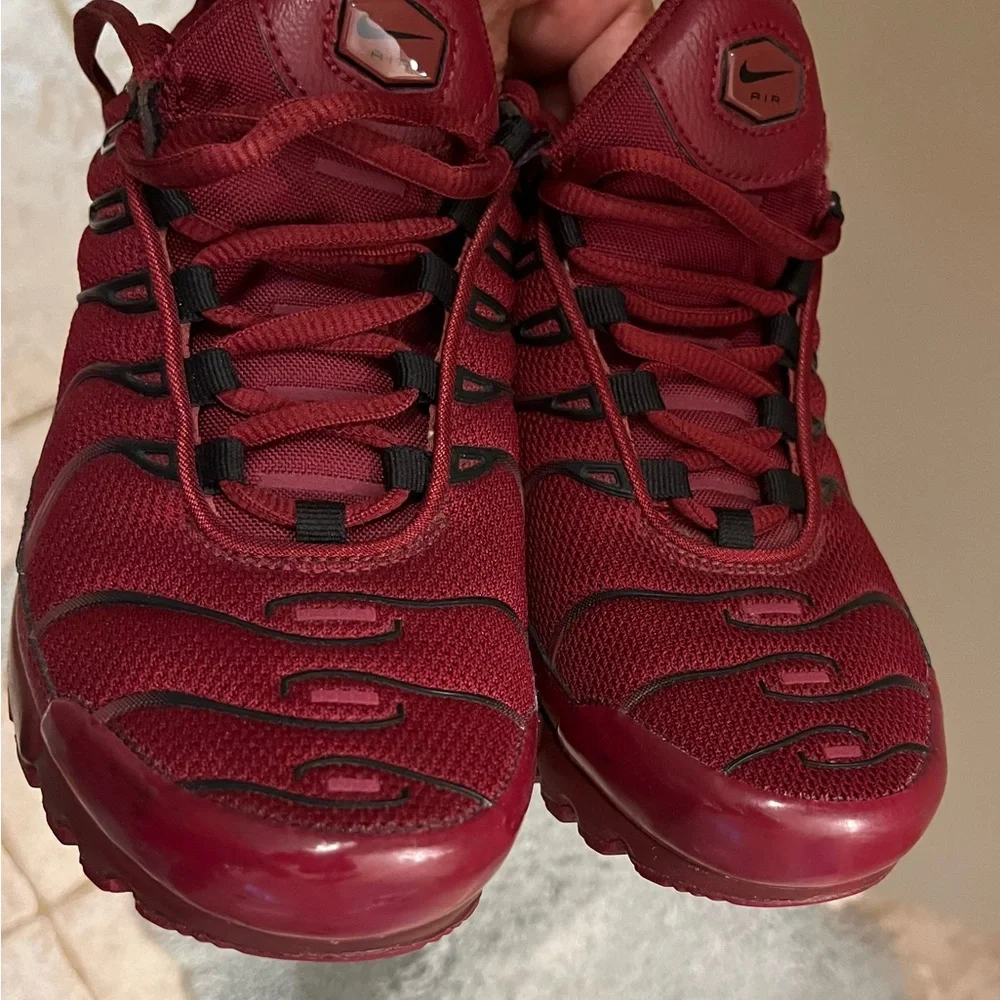 Nike Air Max burgundy in color - Picture 3 of 7